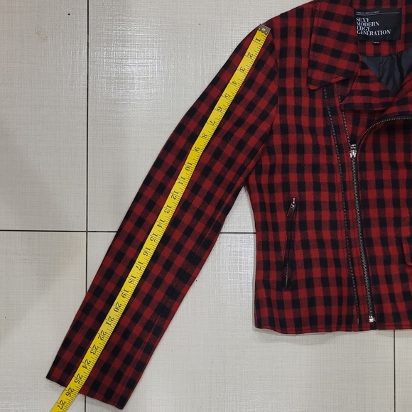 Urban Behavior Red Plaid Fitted Sleek Jacket - Picture 9 of 11